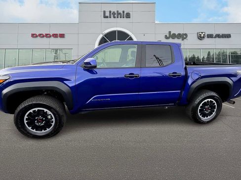 Used 2025 Toyota Tacoma TRD Off-Road image 3