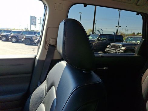 Used 2023 Nissan Pathfinder SL w/ SL Premium Package image 18