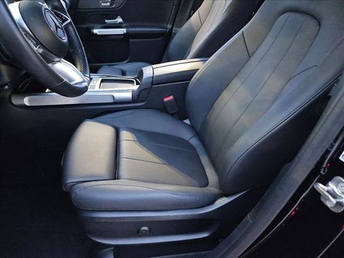 Used 2025 Mercedes-Benz GLB 250 image 15