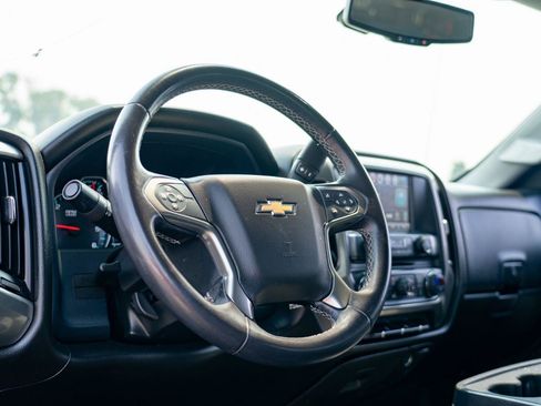 Used 2018 Chevrolet Silverado 1500 LT w/ LT Eassist Package AWD/4WD image 13
