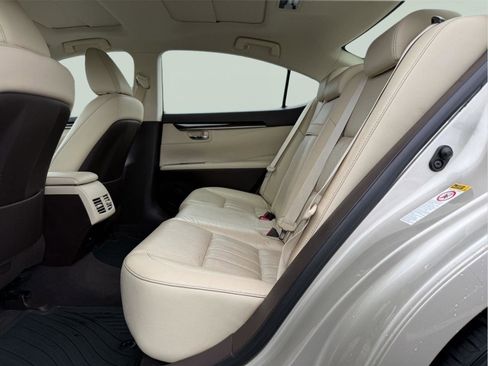 Used 2016 Lexus ES 350 w/ Luxury Package w/Wood Trim FWD image 21