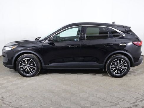 Used 2023 Ford Escape SE w/ Class II Trailer Tow Package FWD image 19