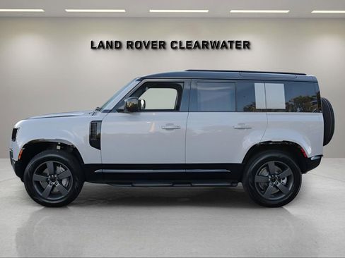 New 2026 Land Rover Defender 110 X-Dynamic SE image 2
