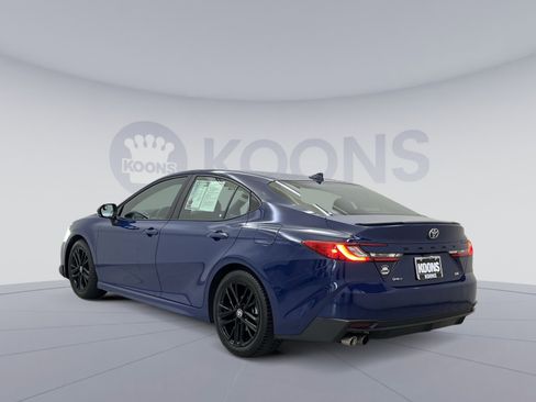 Used 2025 Toyota Camry SE w/ Convenience Package image 4