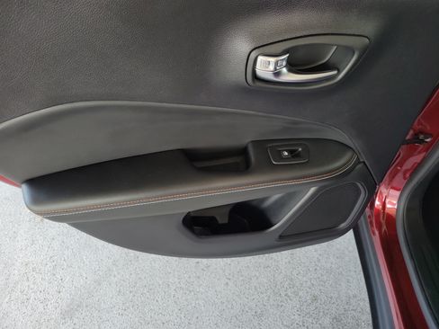Certified 2020 Jeep Compass Latitude FWD image 12