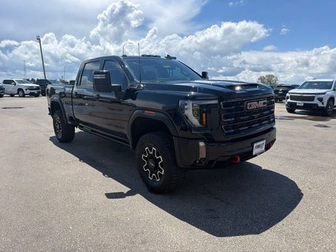 Used 2024 GMC Sierra 2500 AT4X AWD/4WD image 4
