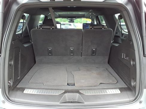 Used 2023 Chevrolet Suburban Premier AWD/4WD image 17