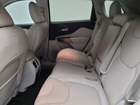 Used 2020 Jeep Cherokee Limited w/ Luxury Group image 18