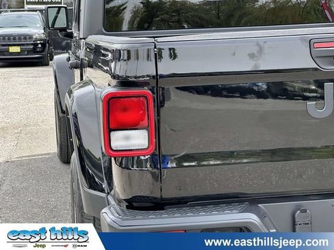 Used 2022 Jeep Gladiator Sport AWD/4WD image 11