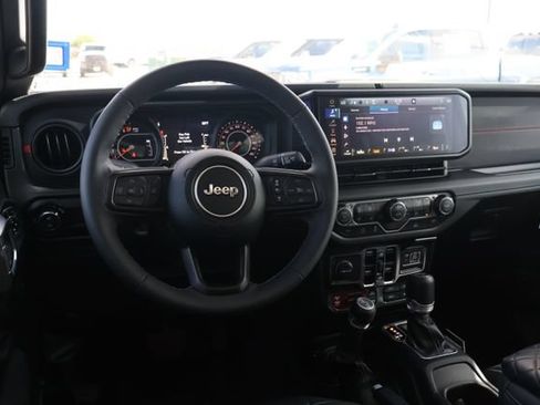Used 2025 Jeep Gladiator Rubicon w/ Convenience Group AWD/4WD image 9