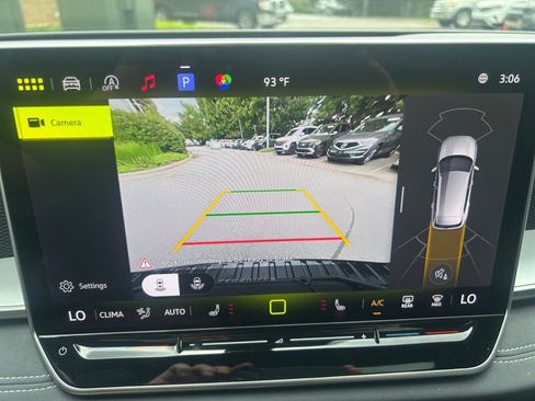Certified 2025 Volkswagen Tiguan SE R-Line AWD/4WD image 19