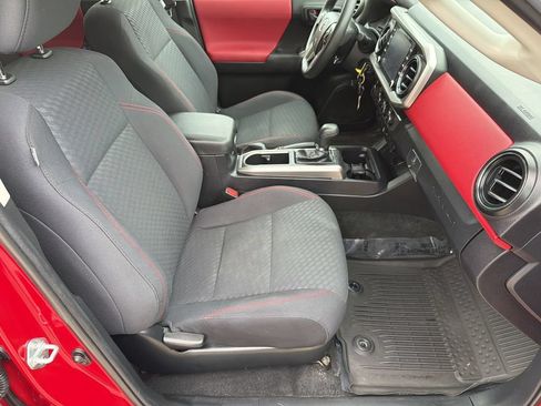 Used 2021 Toyota Tacoma SR5 AWD/4WD image 28