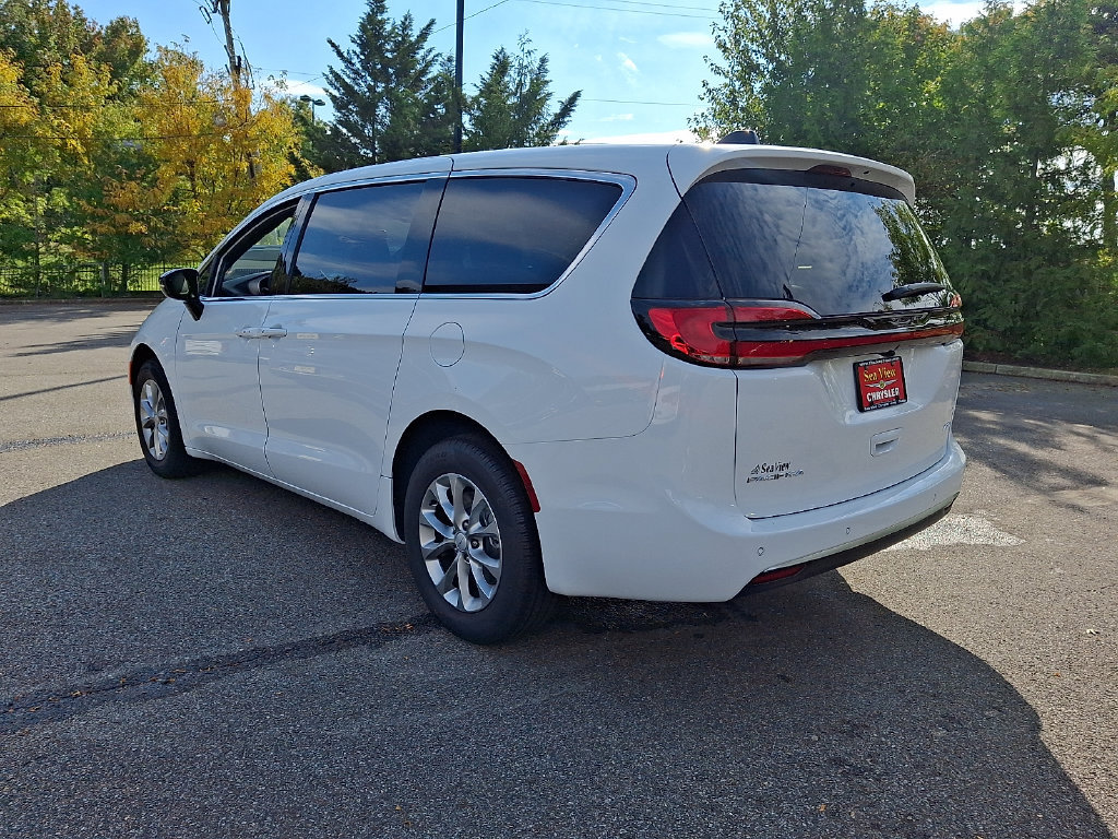 New 2027 Chrysler Pacifica Select AWD/4WD image 3