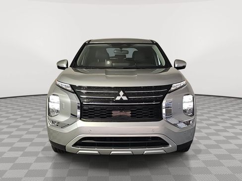 Used 2023 Mitsubishi Outlander SE AWD/4WD image 3