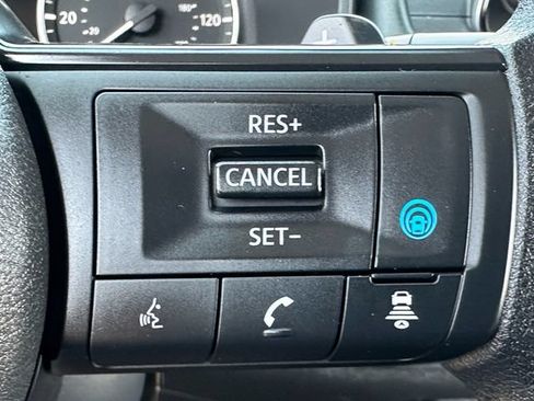 Used 2024 Nissan Rogue SV AWD/4WD image 14