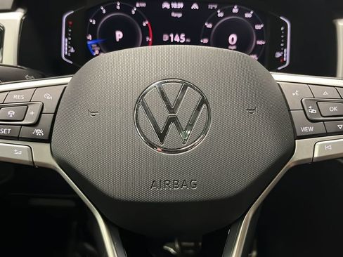 Used 2023 Volkswagen Atlas SEL R-Line AWD/4WD image 16