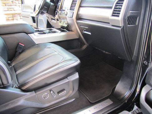 Used 2019 Ford F250 Platinum w/ Platinum Ultimate Package AWD/4WD image 23