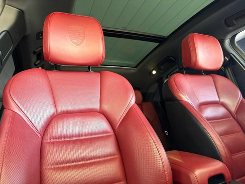 Certified 2023 Porsche Macan Turbo AWD/4WD image 18