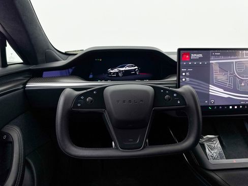 Used 2022 Tesla Model S Plaid image 3