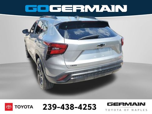 Used 2024 Chevrolet Trax RS w/ Sunroof Package FWD image 12