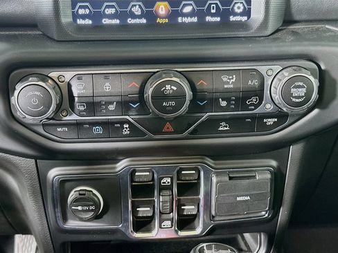 Used 2023 Jeep Wrangler Unlimited Sahara w/ Cold Weather Group AWD/4WD image 20