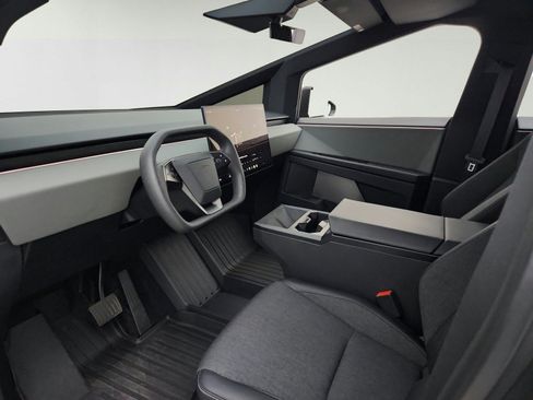 Used 2025 Tesla Cybertruck 2WD Crew Cab image 16