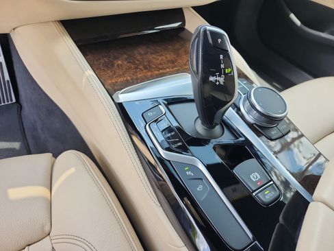 Used 2020 BMW 530i xDrive w/ Premium Package AWD/4WD image 15