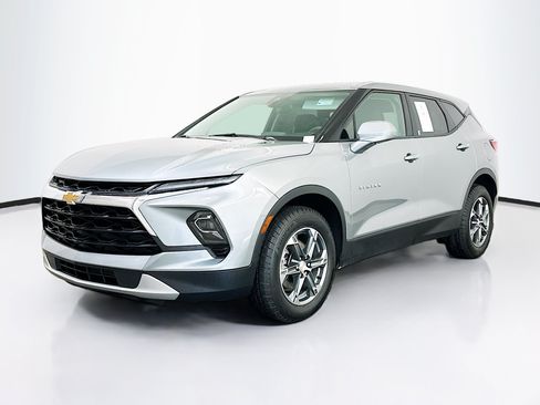 Used 2025 Chevrolet Blazer LT AWD/4WD image 3