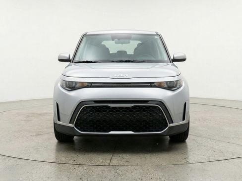 Used 2025 Kia Soul LX w/ LX Technology Package FWD image 2
