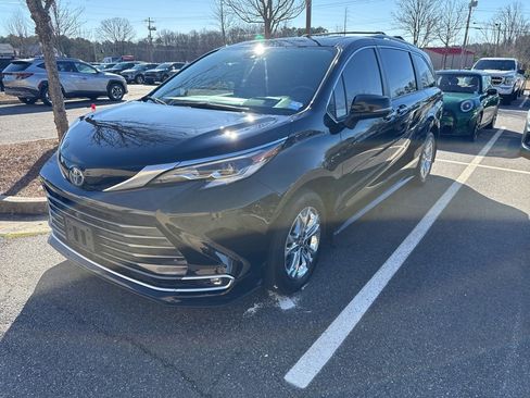 Used 2022 Toyota Sienna Platinum image 1