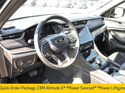 New 2025 Jeep Grand Cherokee Altitude image 4