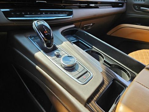 Used 2022 Cadillac Escalade Premium Luxury AWD/4WD image 25