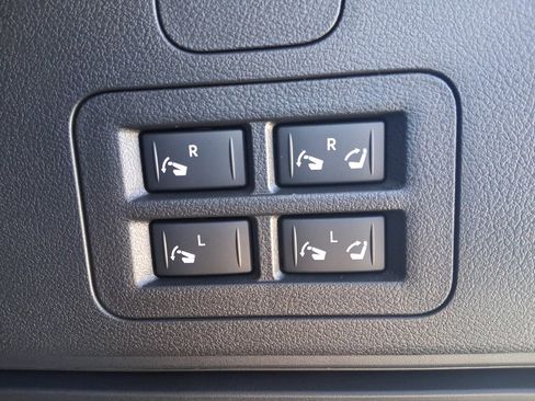 New 2026 Nissan Armada SL w/ Captain's Chari Seat Package image 9