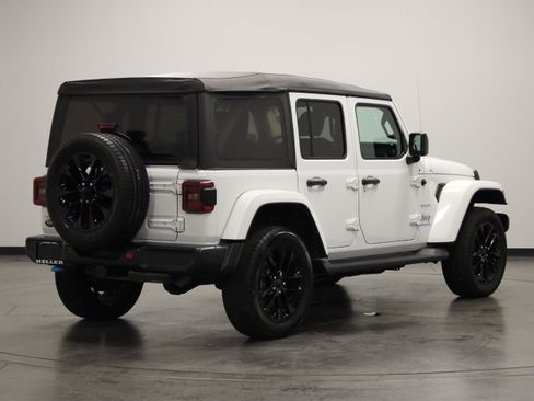 Used 2022 Jeep Wrangler Unlimited Sahara w/ Cold Weather Group AWD/4WD image 8