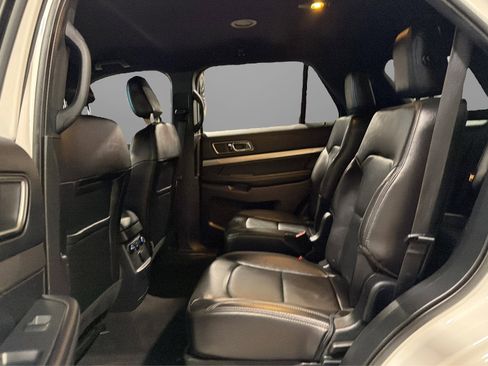 Used 2018 Ford Explorer XLT w/ Equipment Group 202A AWD/4WD image 36