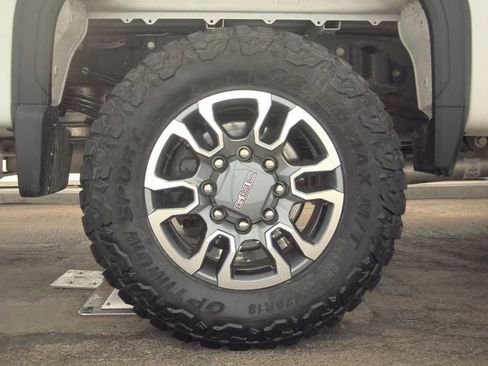 Used 2024 GMC Sierra 3500 SLE w/ SLE Value Package AWD/4WD image 11