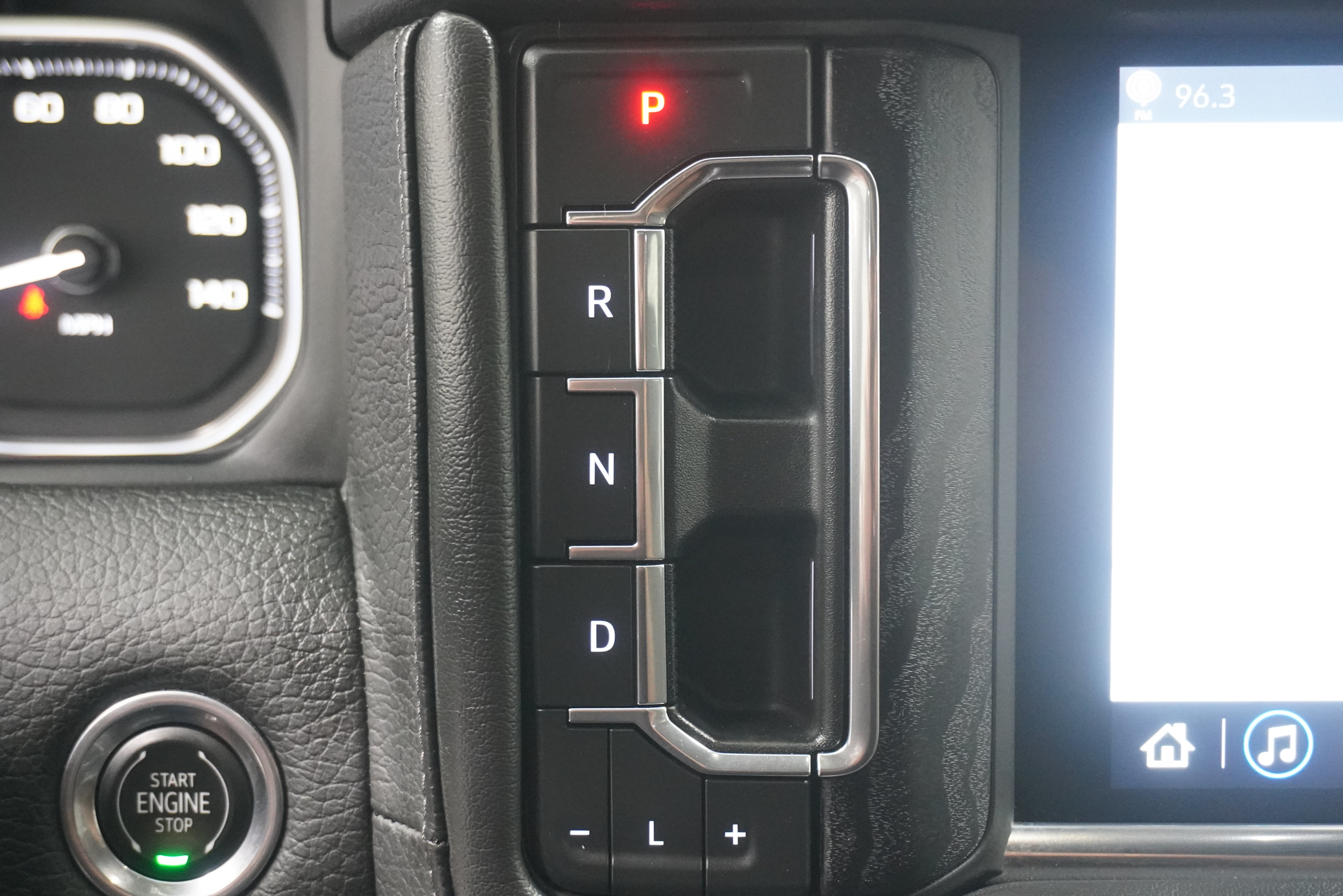 Used 2021 GMC Yukon Denali w/ Denali Premium Package AWD/4WD image 24