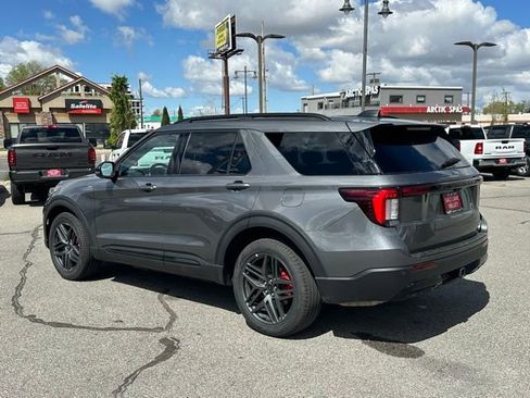 Used 2025 Ford Explorer ST-Line w/ ST-Line Street Pack AWD/4WD image 4