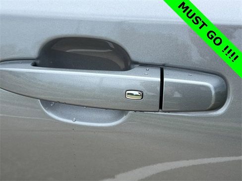 Used 2024 GMC Terrain SLT image 12