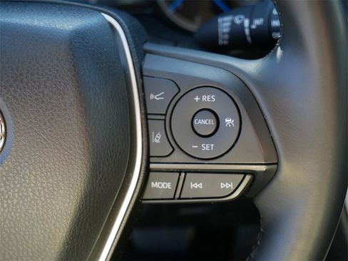 Used 2024 Toyota Venza LE image 19