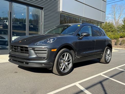 New 2026 Porsche Macan image 1