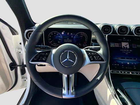 Used 2025 Mercedes-Benz GLC 350e image 38