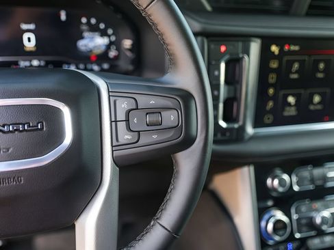 Used 2024 GMC Yukon Denali AWD/4WD image 16