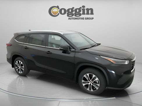 Certified 2026 Toyota Highlander XLE AWD/4WD image 12