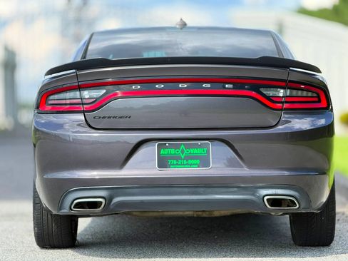 Used 2017 Dodge Charger R/T RWD image 10