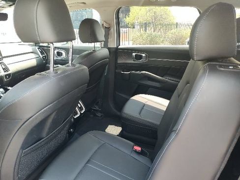 Certified 2023 Kia Sorento SX AWD/4WD image 12