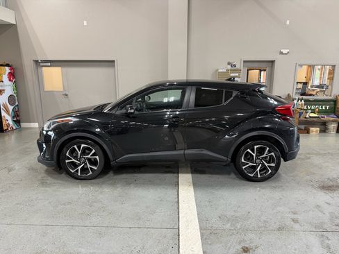 Used 2018 Toyota C-HR XLE FWD image 1