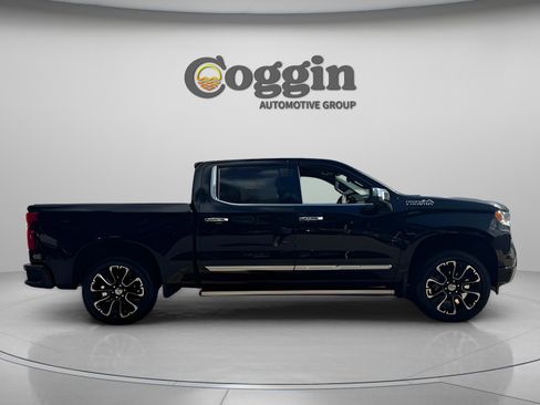Used 2023 Chevrolet Silverado 1500 High Country w/ Technology Package AWD/4WD image 6