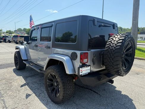 Used 2016 Jeep Wrangler Unlimited Sahara AWD/4WD image 6