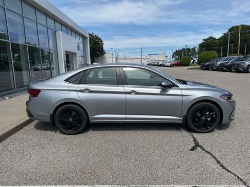 New 2025 Volkswagen Jetta SE image 8